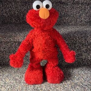 Fisher-Price Red plush Elmo live!! 2007 singing talking dancing !!! SOLD